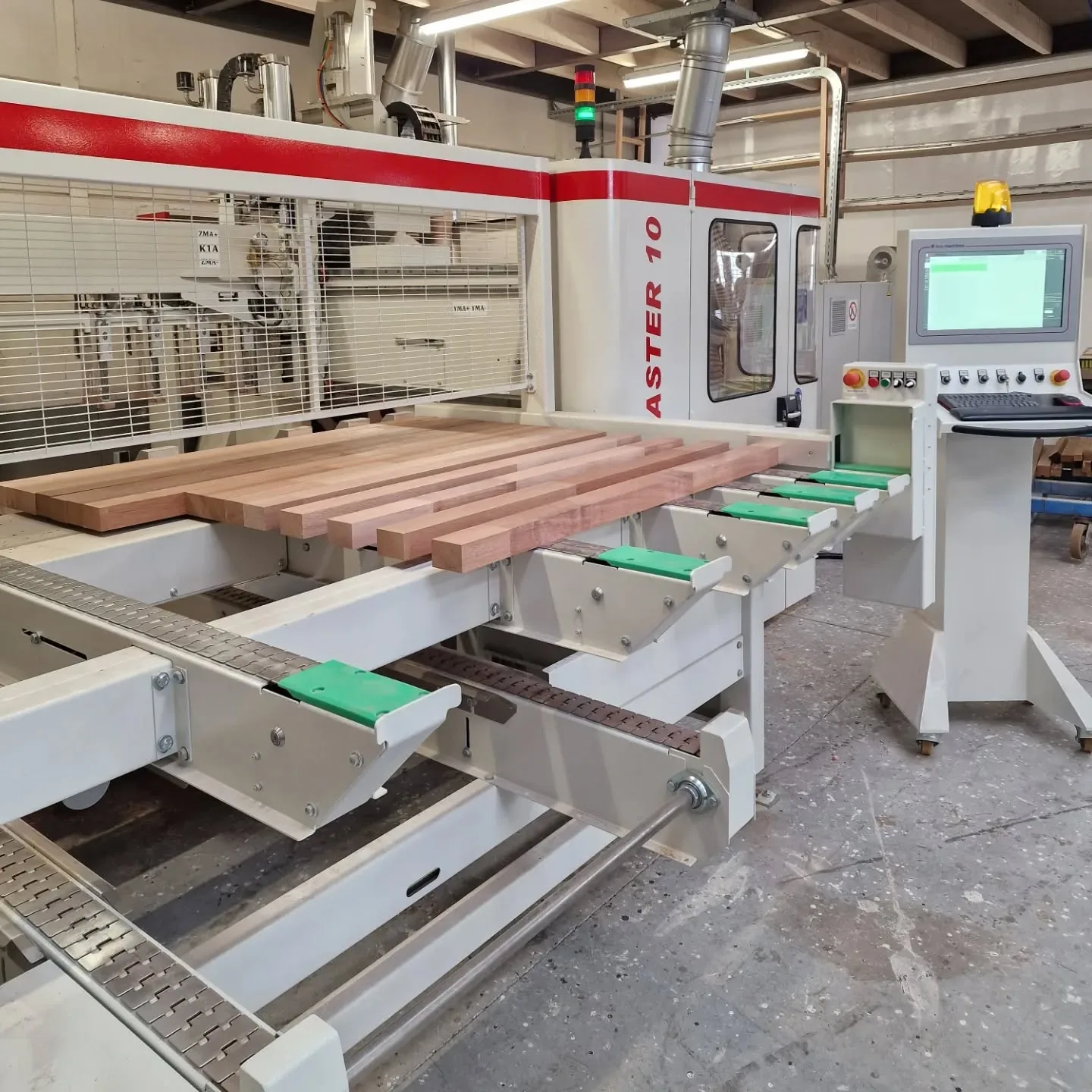 Productie van houten kozijnen bij Timmerfabriek Snel in Bunnik met de moderne Window Master-machine