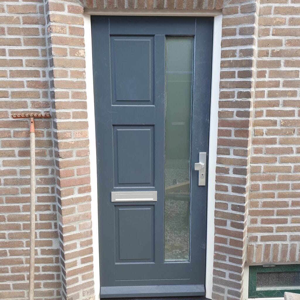 binnendeuren en buitendeuren van hout